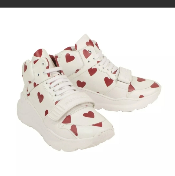 Burberry Regis Heart - Picture 3 of 12